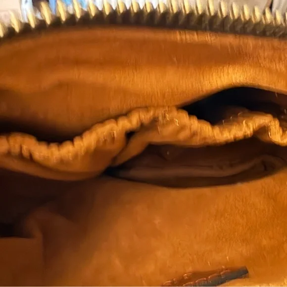 Elegant MW/oT Patricia Nash Cream Leather Crossbody Bag - Picture 6 of 6